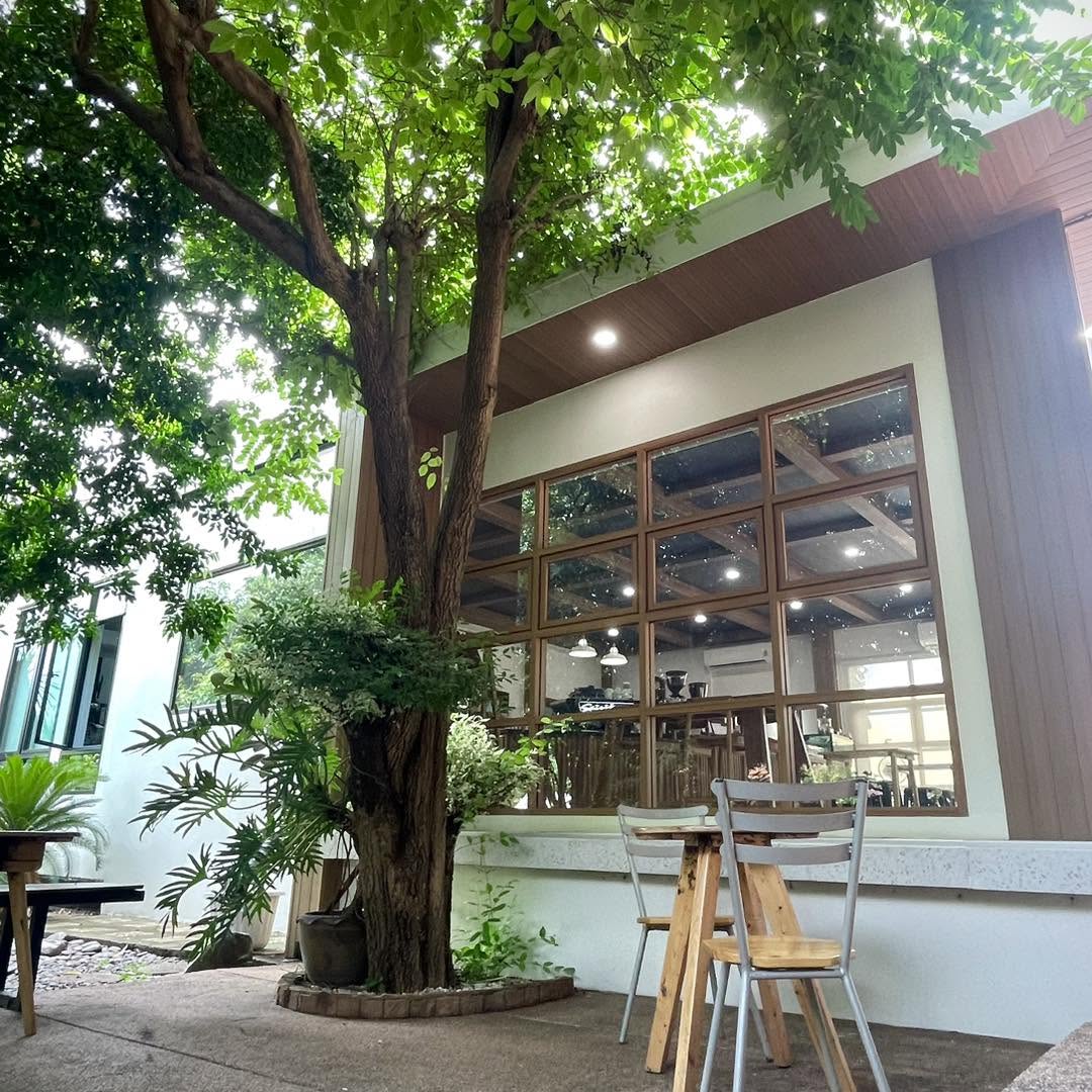 Garden and exterior at Tibbetts Coffee House